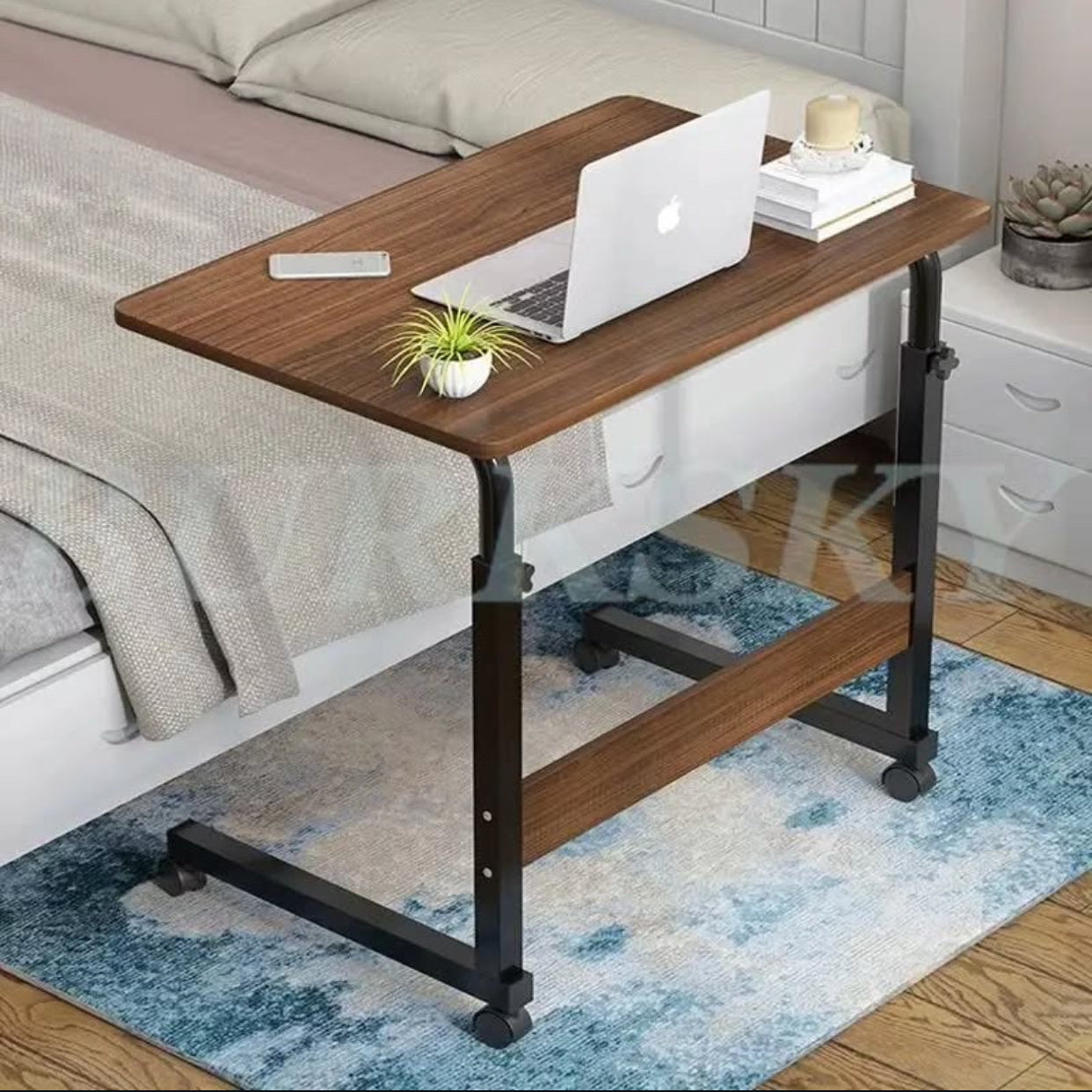 Easy table for laptops and studies